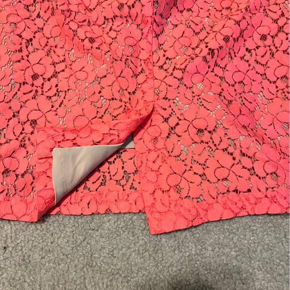 Coral lace pencil skirt with small back slit.  Nude underlay. Apt9. Size 6. - Picture 3 of 5